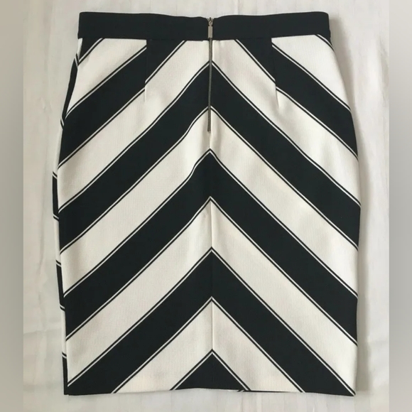 BNWT Julien Macdonald Star Stripe Black & White Skirt size 14 - Picture 2 of 6
